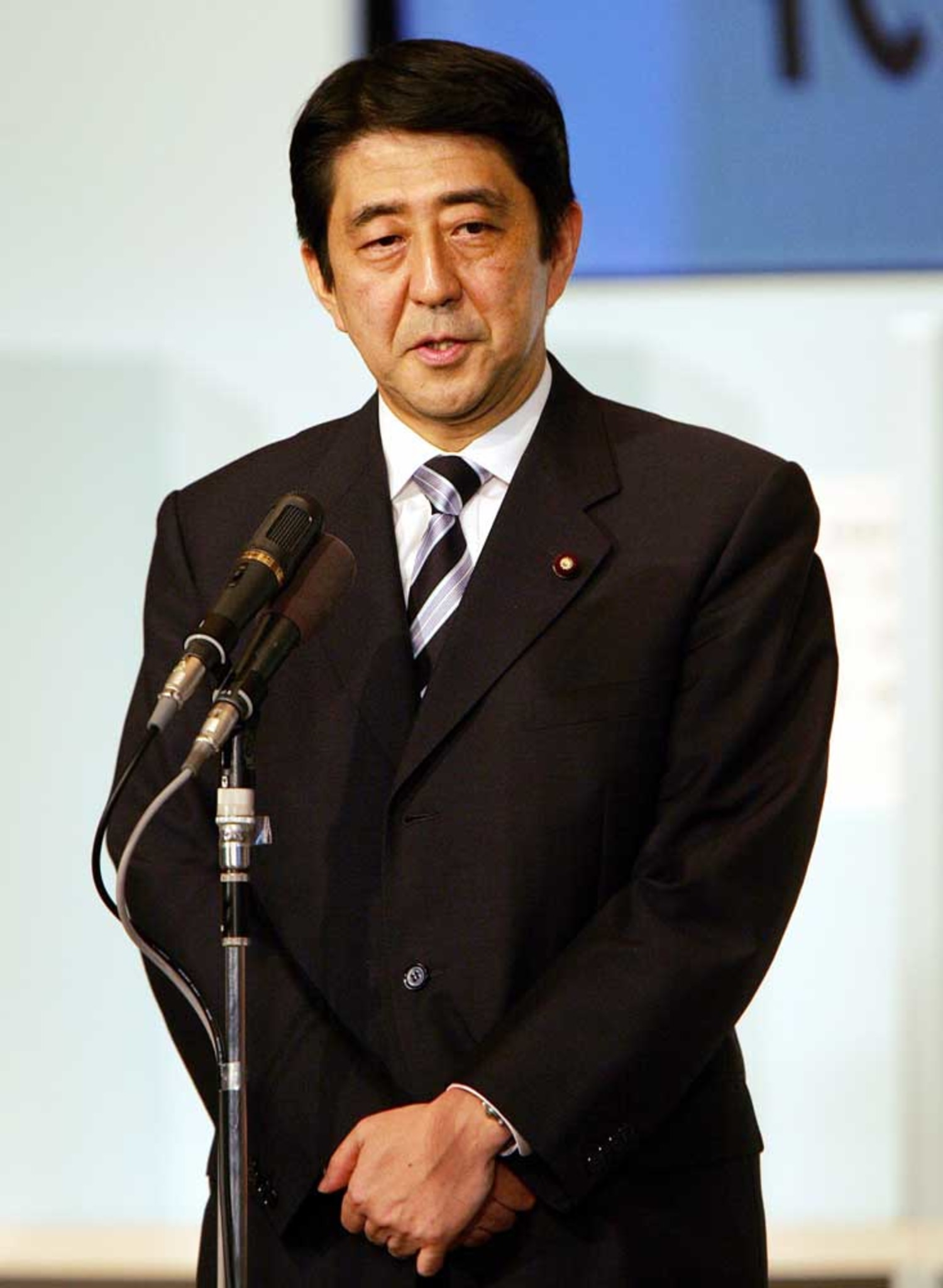 Japan's Abe wins party leadership, set to be PM