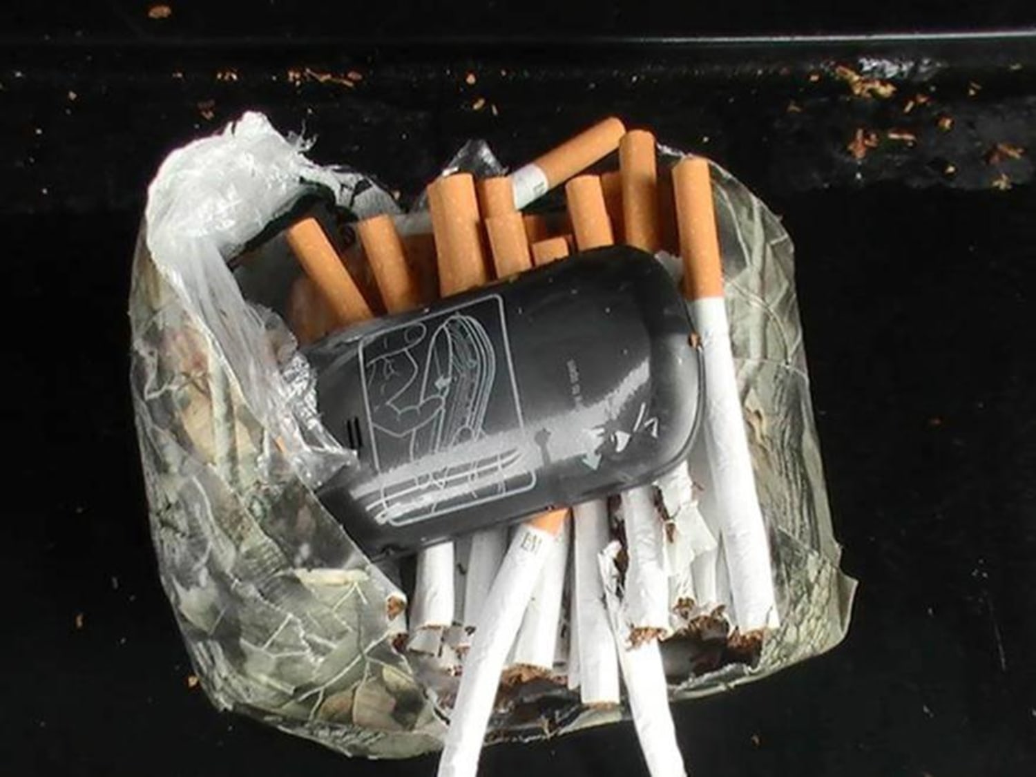 do prisoners get cigarettes Prisoners' Use of Smuggled Cellphones on the Rise