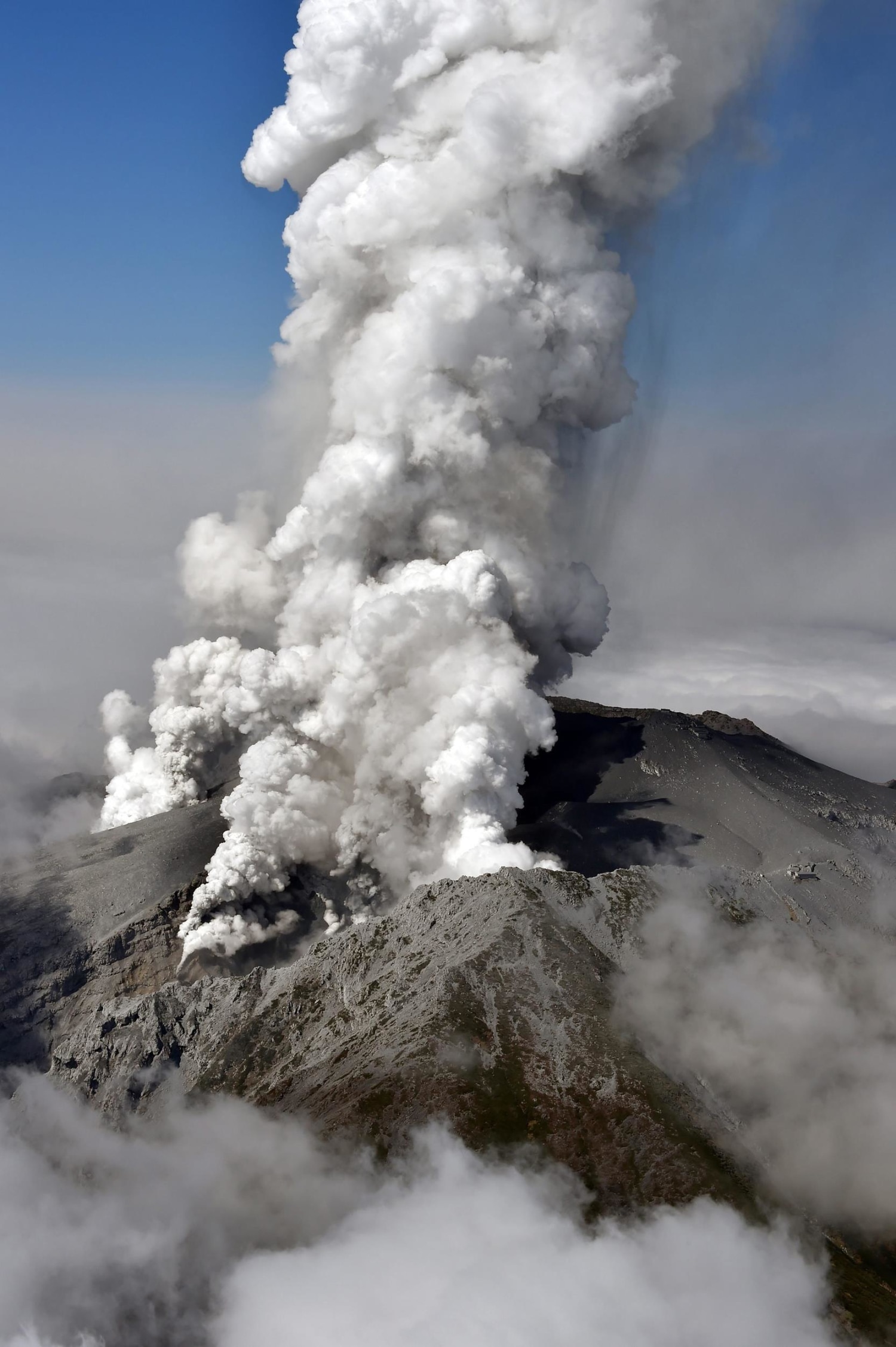 Volcanic Eruption Catches Japan Off-Guard