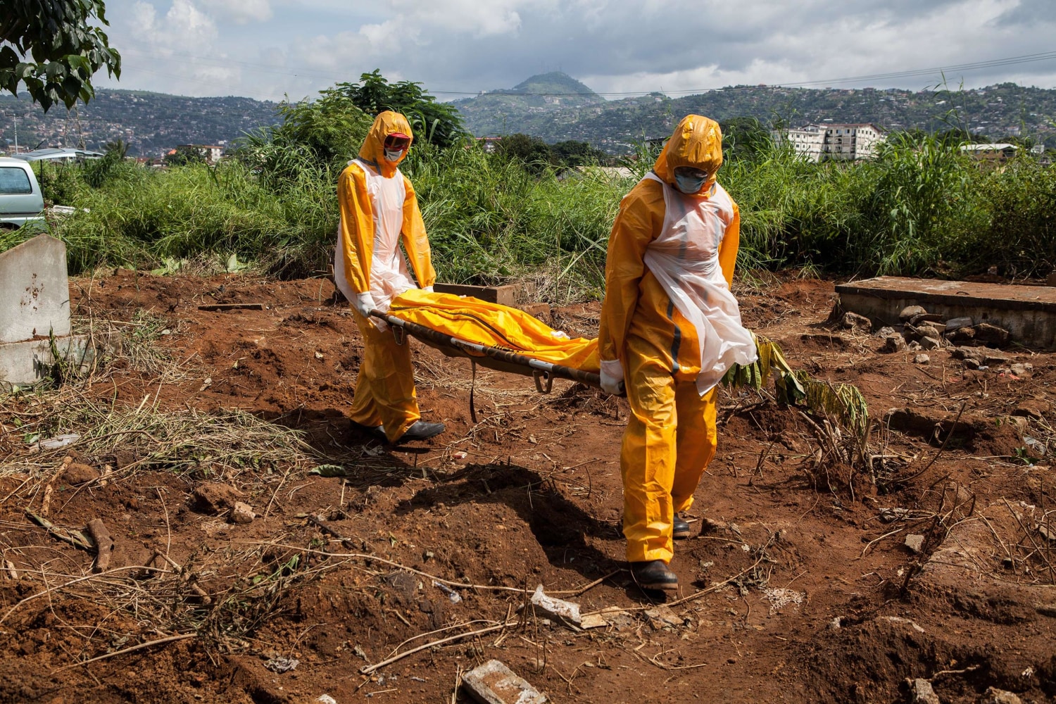 141010-ebola-death-toll-1638.jpg