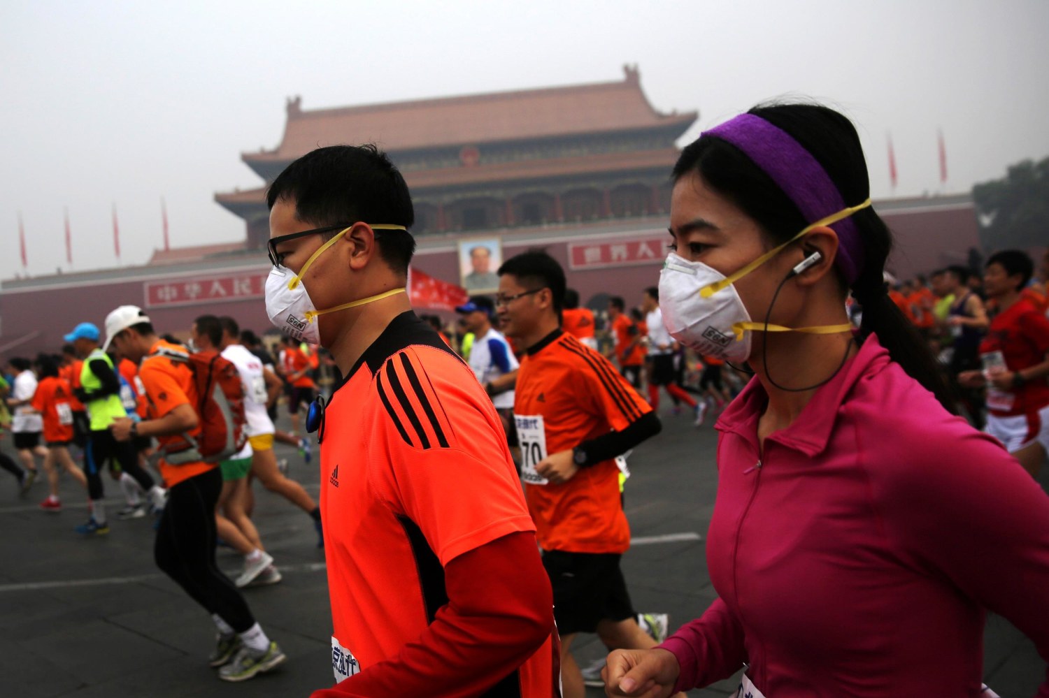 141019-beijing-marathon-masks-956a.jpg
