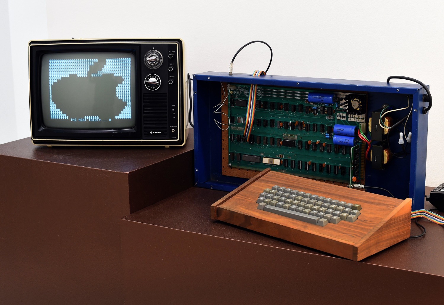 Photos: Fully functional Apple-1 computer from 1976 is up for auction