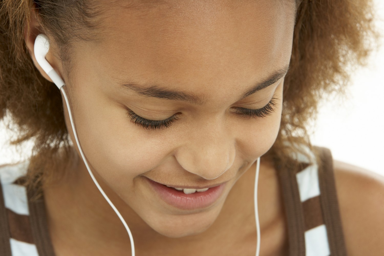 Risks of Using Earbuds and EarPods: How to Protect Your Hearing