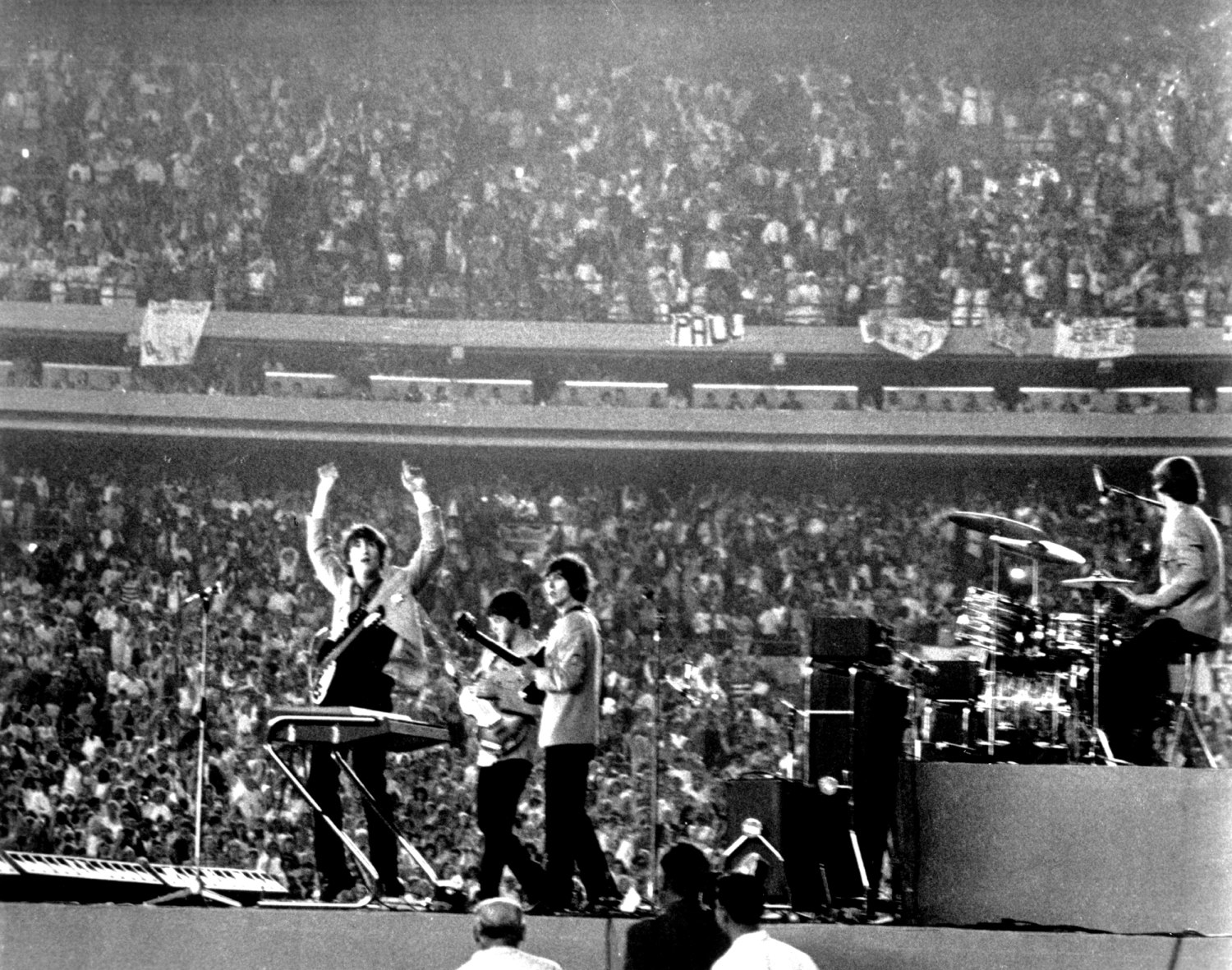 ss-150814-beatles-shea-mn-01.jpg