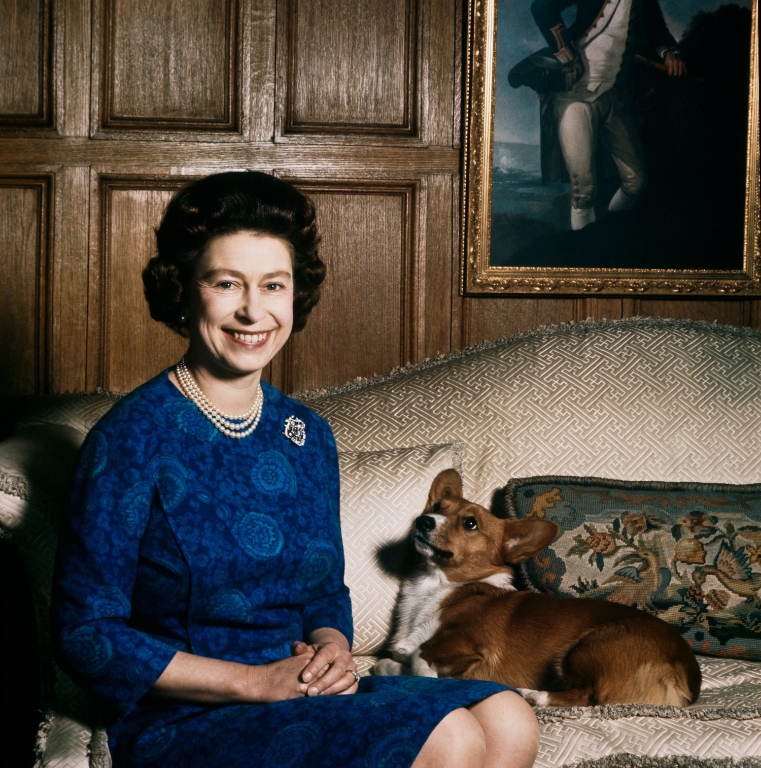 Silhouette Carton Reine Elizabeth II Avec Corgis - Décoration à Monter - Inclut Photo 20x25 Cm
