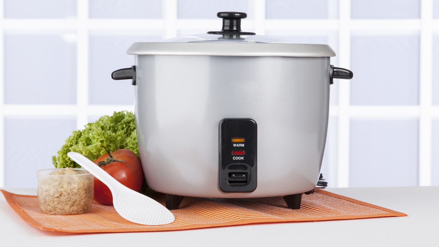 https://media-cldnry.s-nbcnews.com/image/upload/t_fit-1500w,f_auto,q_auto:best/newscms/2015_44/836716/rice-cooker-stock-today-151027-tease.jpg