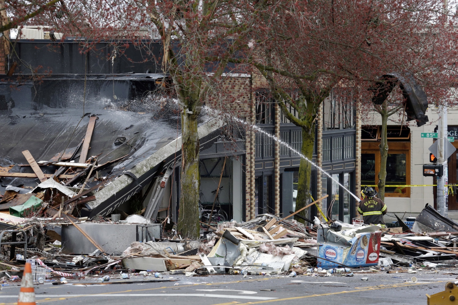 60号油彩【Explosion of the frustration溜飲嘔吐】 Qingdao explosions that killed 55 an eerie reminder of deadly