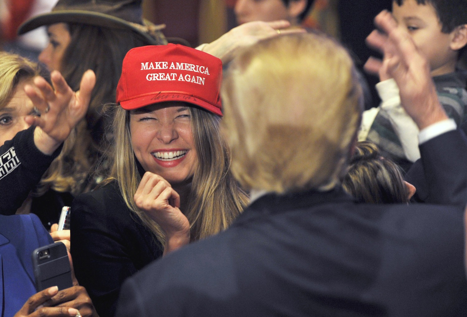 160324-female-voter-trump-yh-