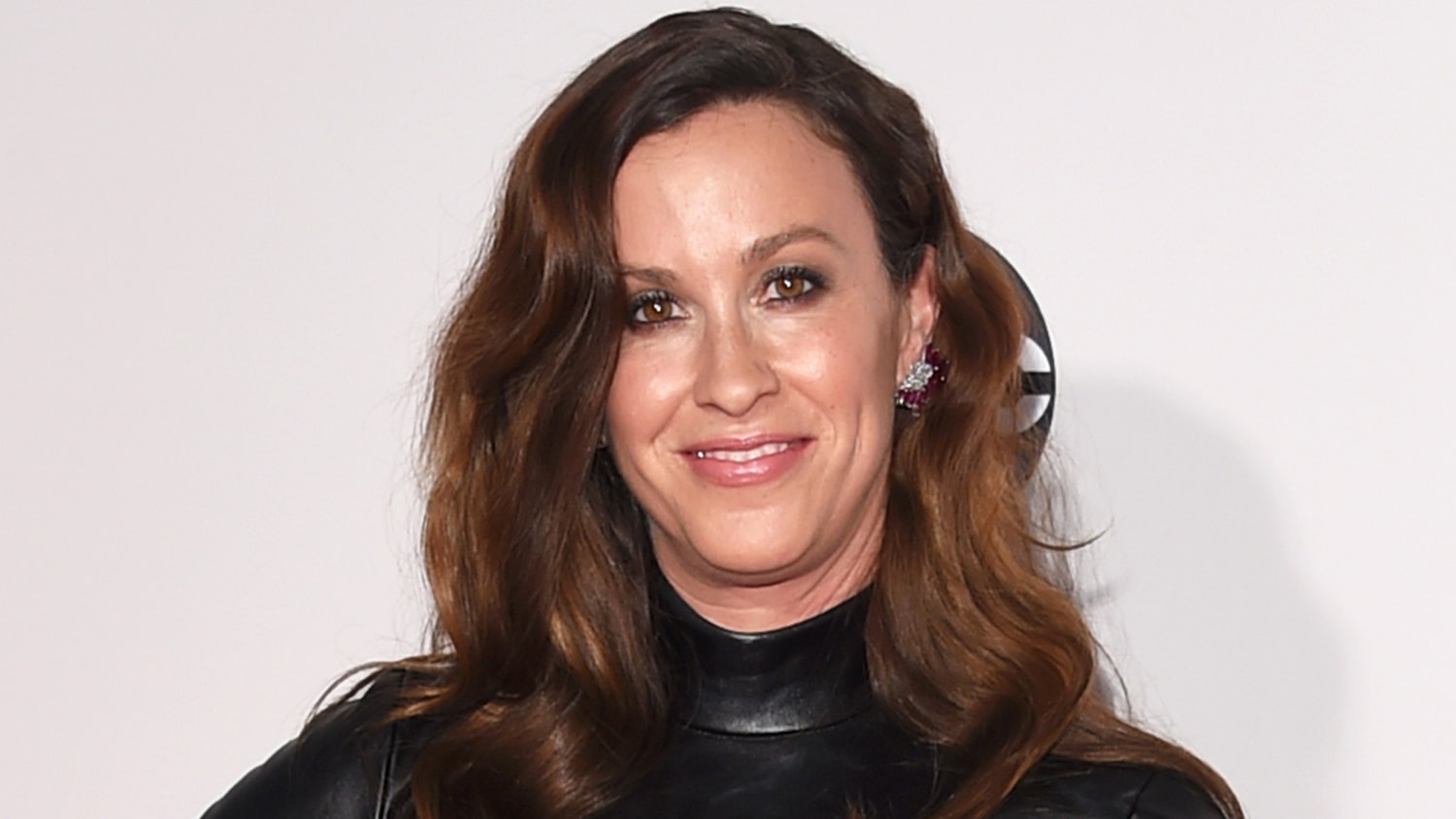 Pregnant Alanis Morissette shares beautiful underwater nude shot