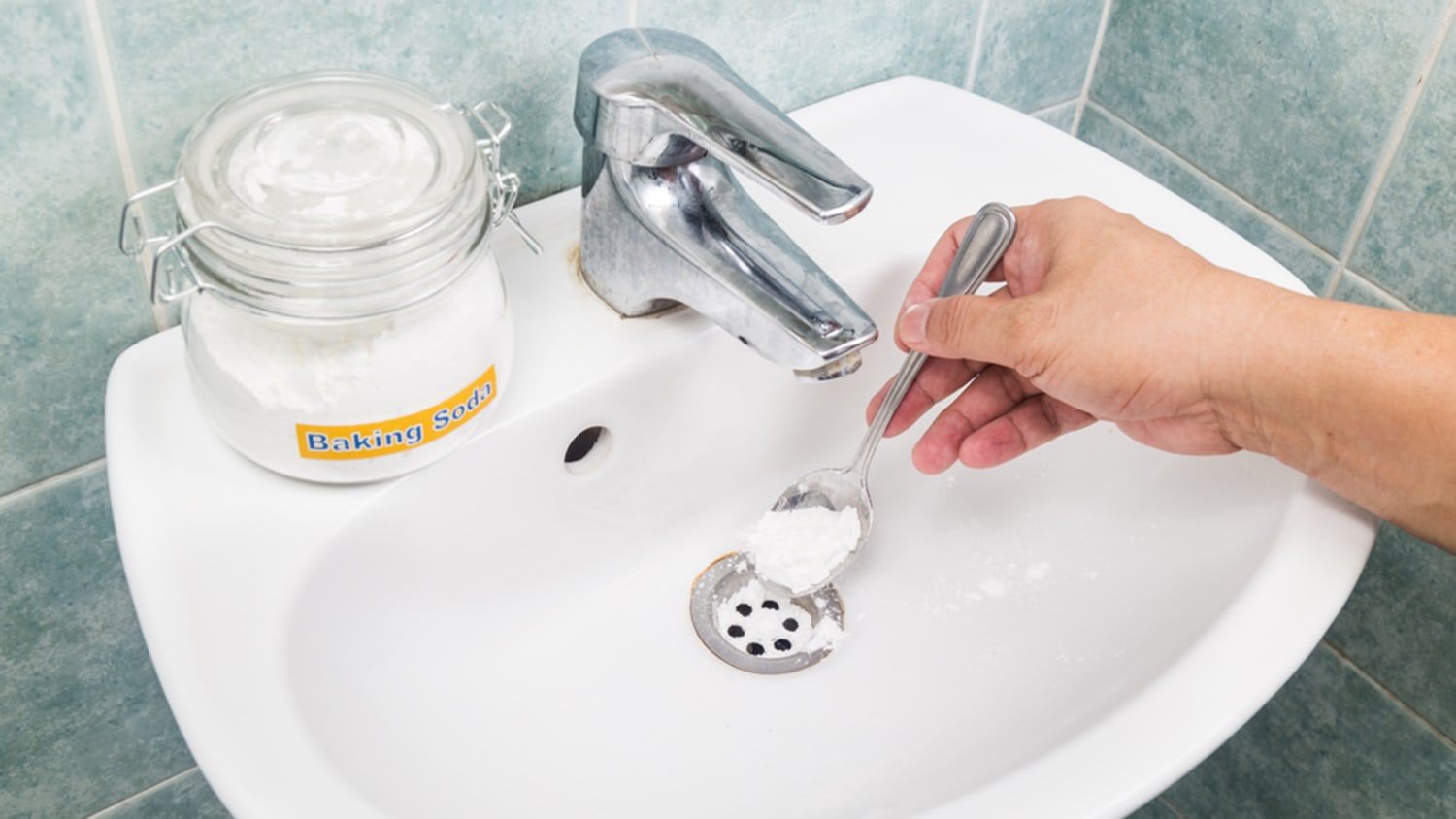 Unclog A Drain Without Calling Plumber, How To Clean Bathtub Drain With Baking Soda