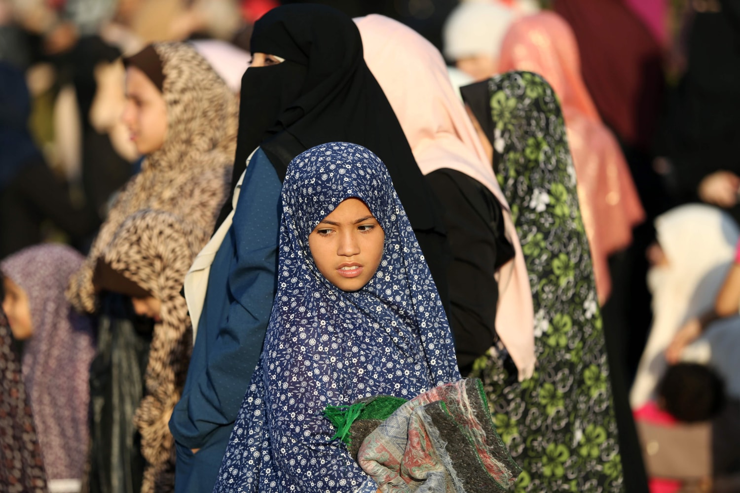 Girls adjust their headscarves before an Islamic prayer service for News  Photo - Getty Images