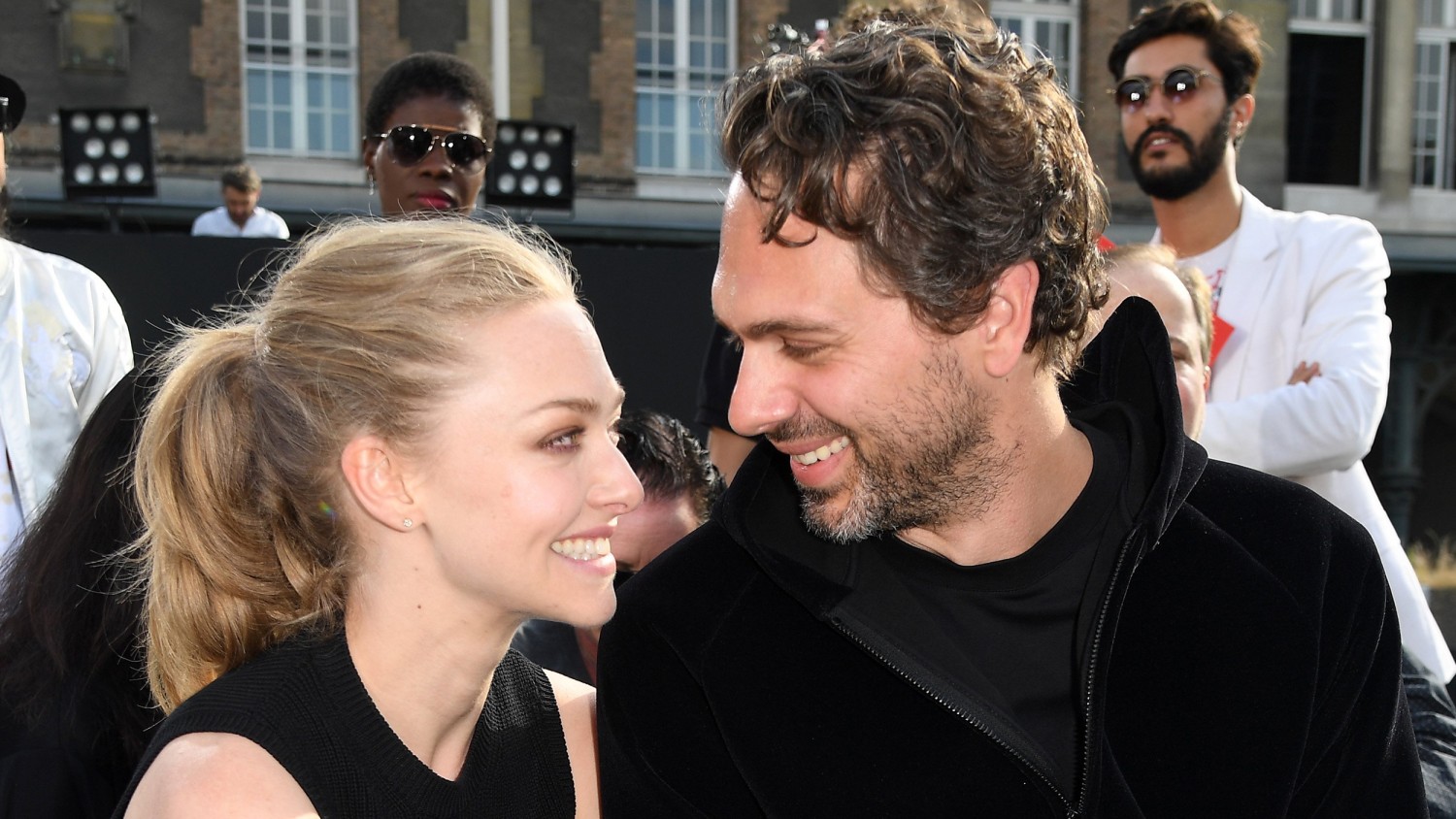 Surprise! Amanda Seyfried and Thomas Sadoski got married in secret ceremony