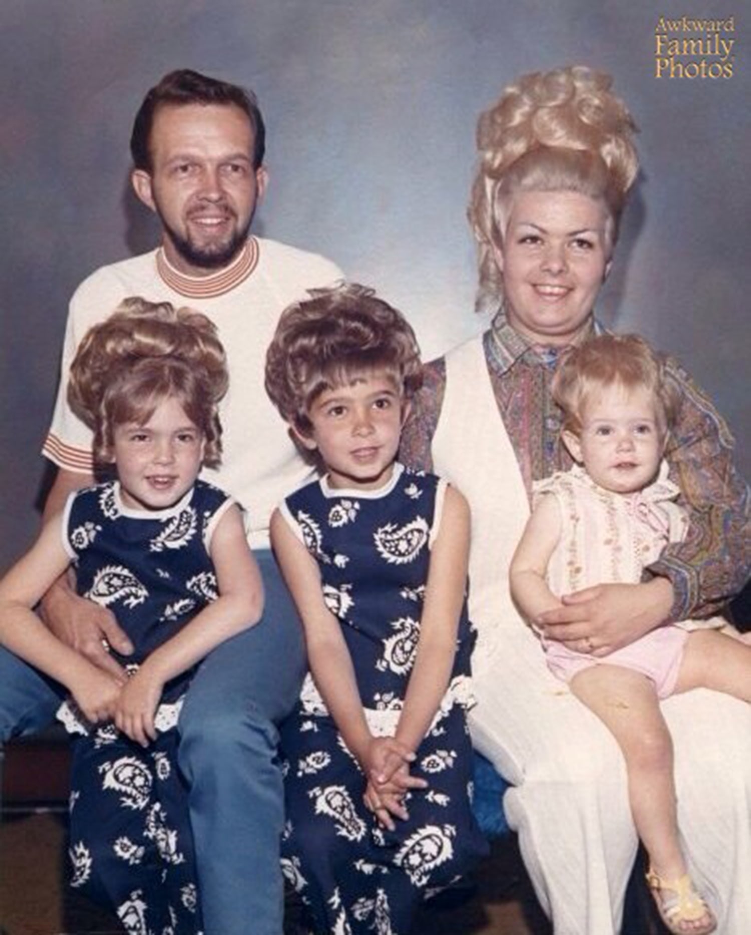 Awkward Family Photos: These Moms Totally Owned The 80s