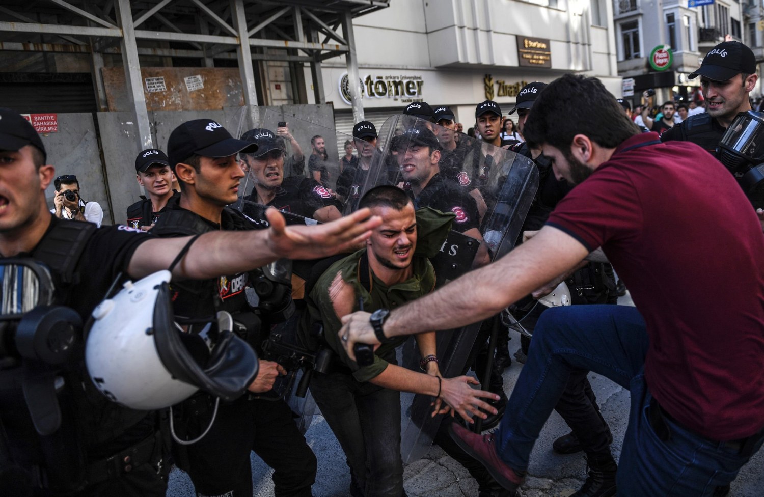 Istanbul Gay Pride Activists Defy Ban, Tear Gas and Far-Right Threats