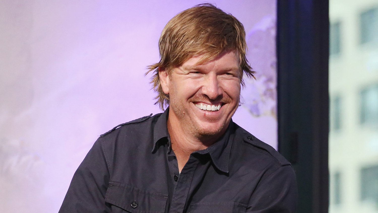 Man bun Fixer Upper fans can t handle Chip Gaines new hairdo