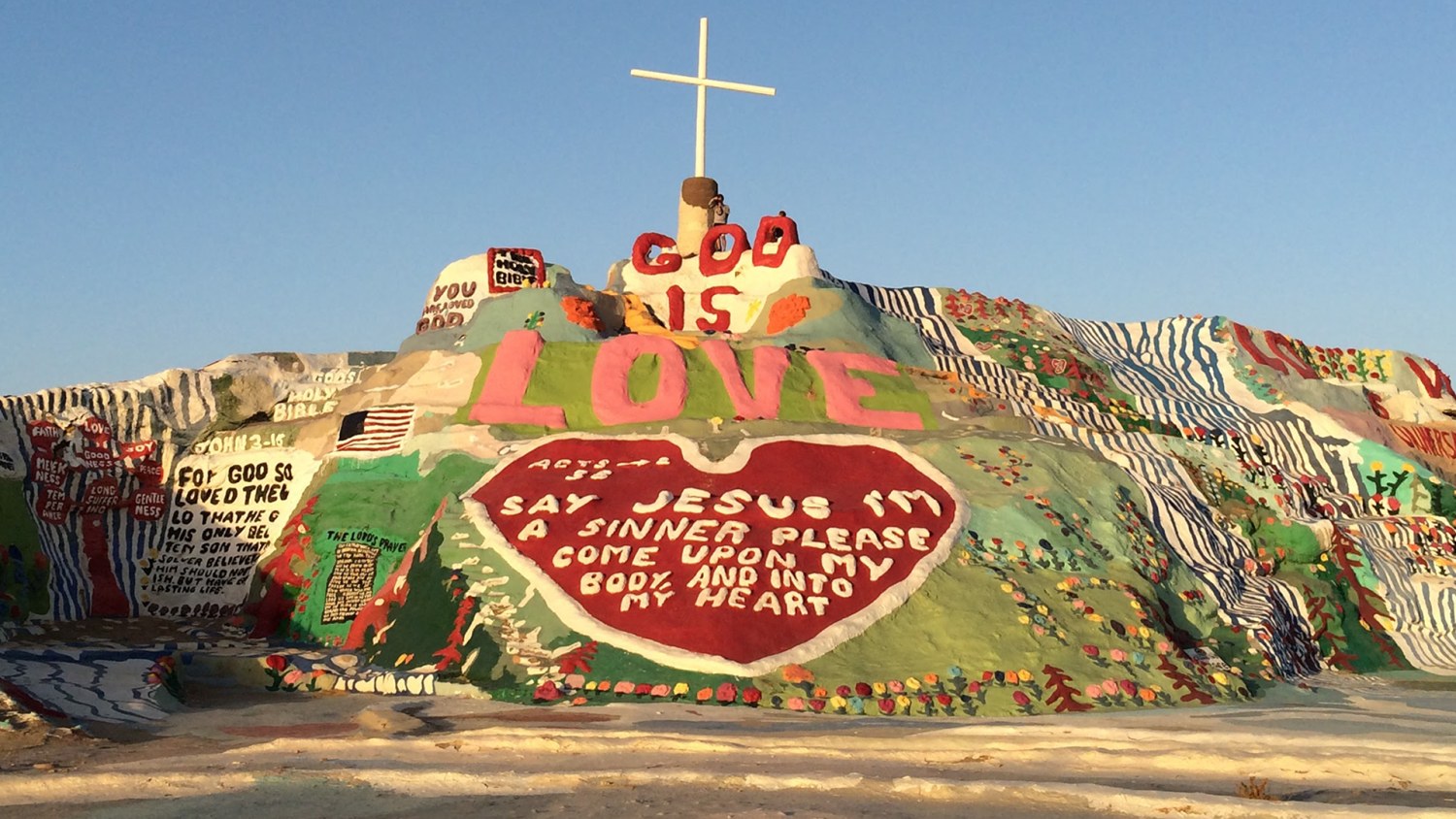 Unsual US travel spots: Carhenge, Salvation Mountain and more from Lonely  Planet