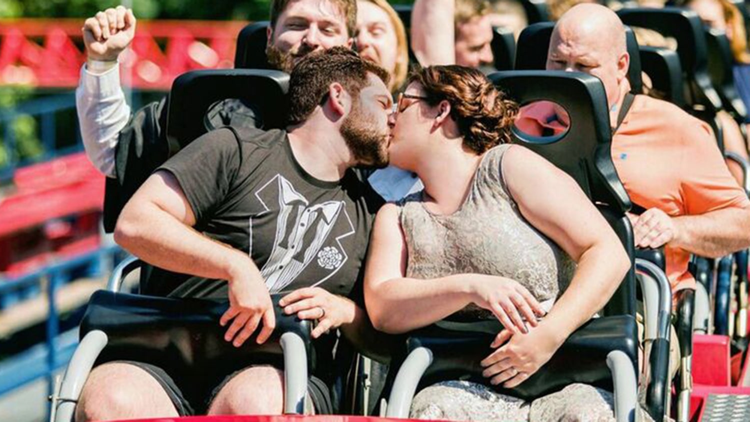 Couple gets married on Superman roller coaster at Six Flags