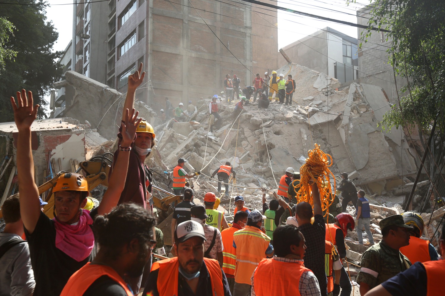 No casualties after Mexico City commercial center collapse
