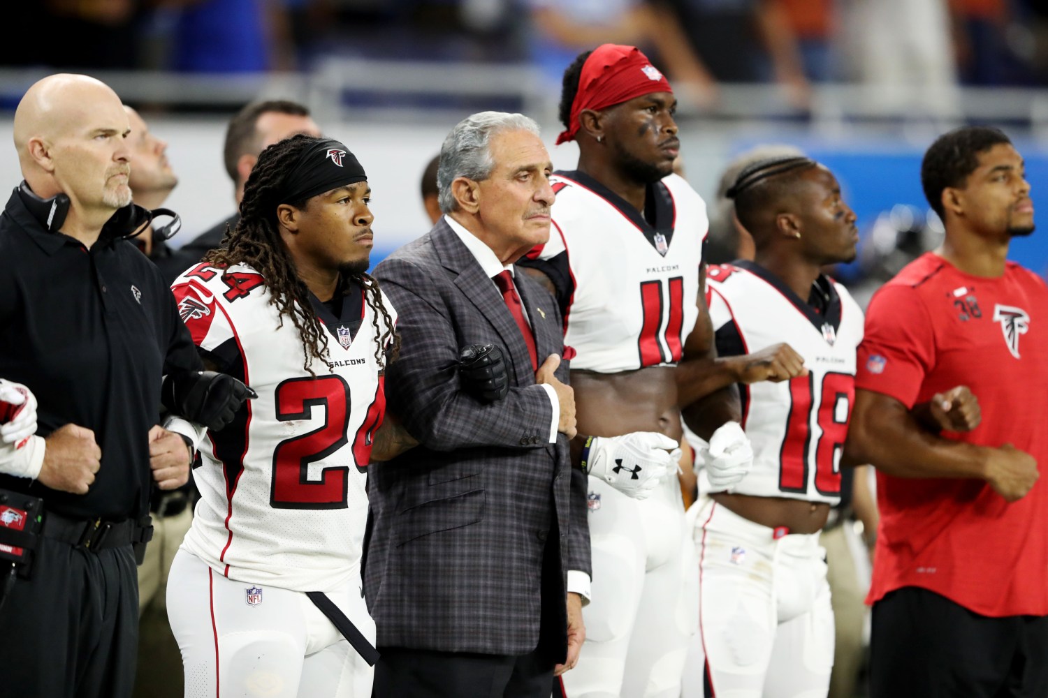 What motivated Bucs' Mike Evans to sit during anthem to protest Trump?