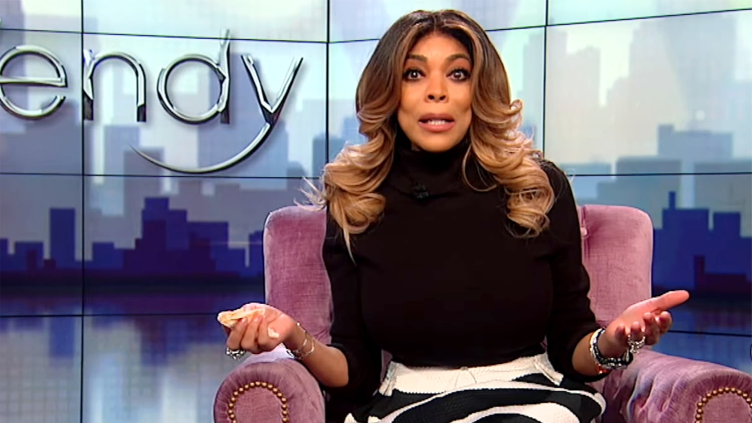 lady dressed as statue of liberty faints Wendy Williams addresses how she felt before she fainted on live TV C7037