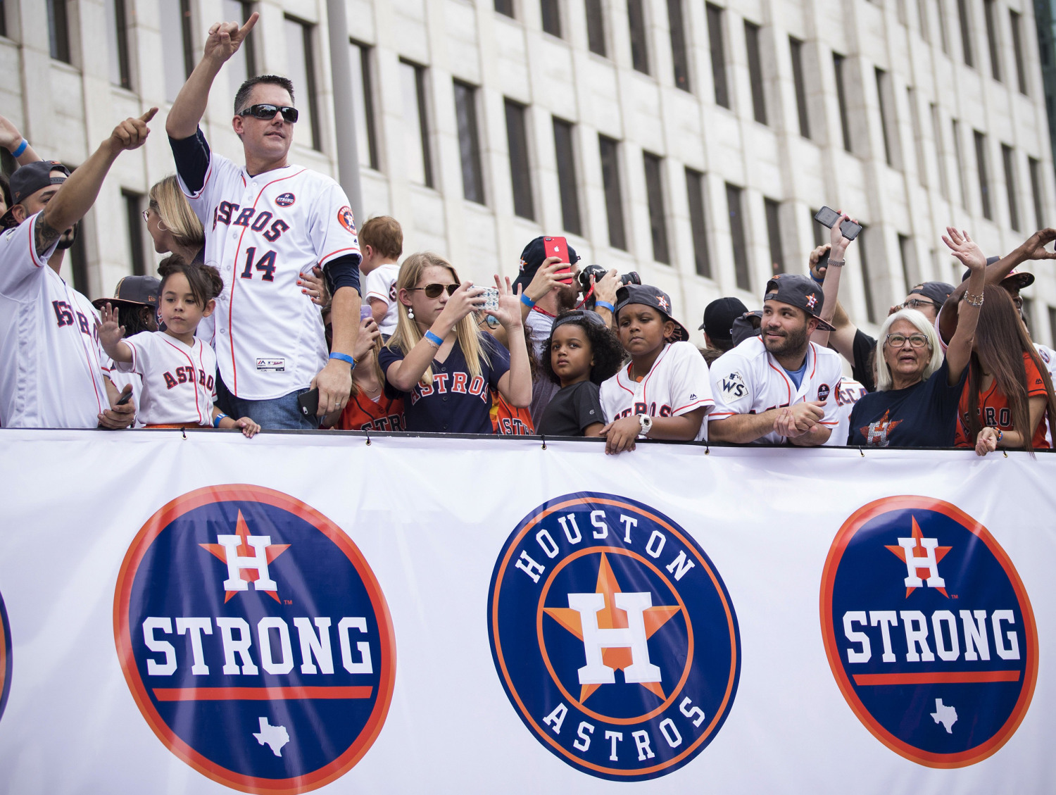 Multitudinaria celebración en Houston por victoria de los Astros