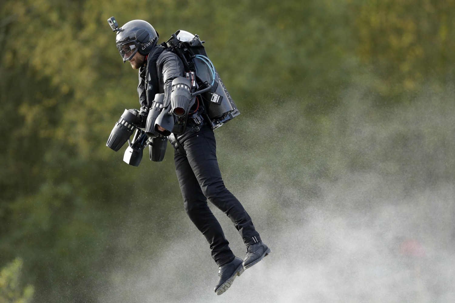 Flying With A Water-Powered Jet Pack 