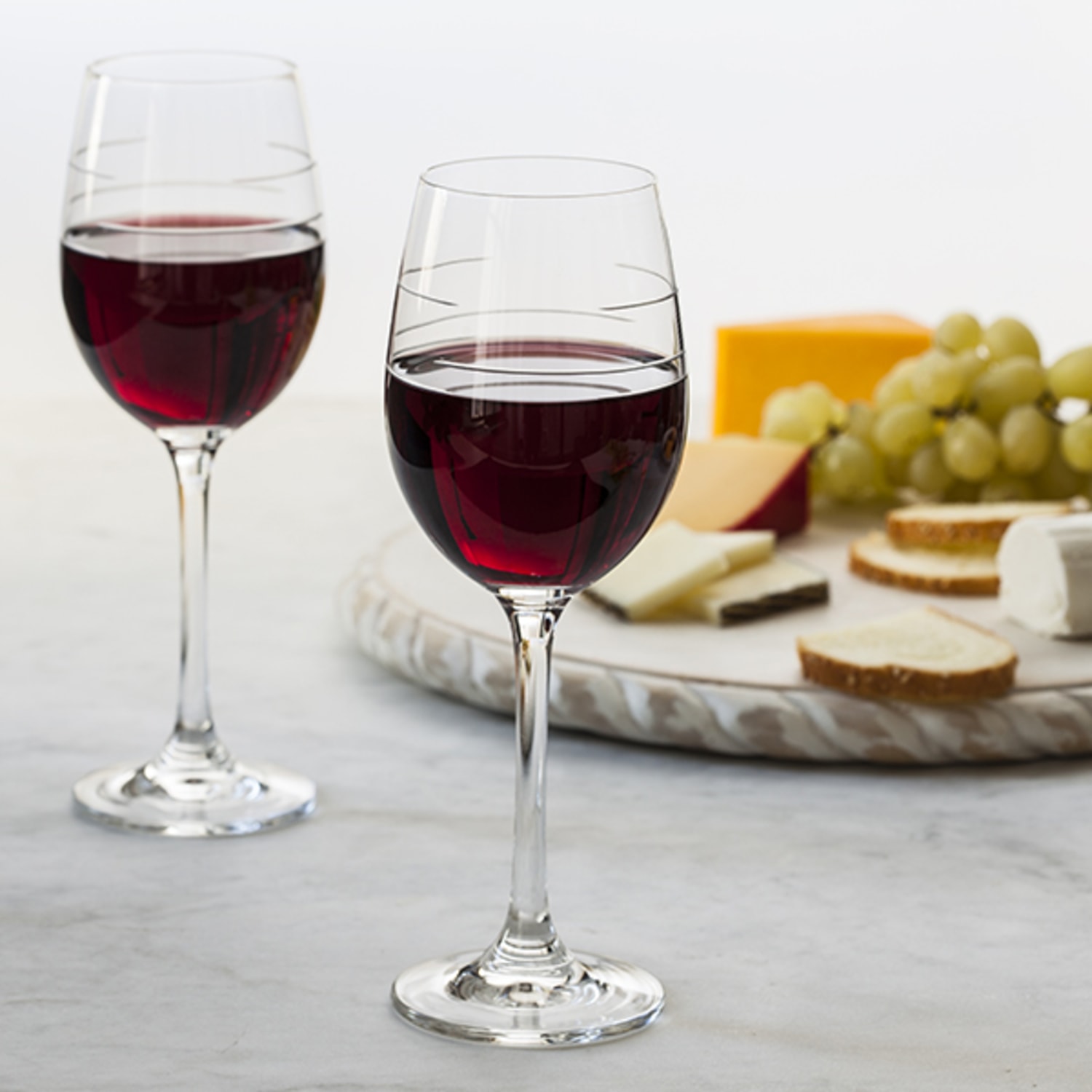 https://media-cldnry.s-nbcnews.com/image/upload/t_fit-1500w,f_auto,q_auto:best/newscms/2018_01/2279676/5080095_portion_control_wine_glasses_1_600.jpg