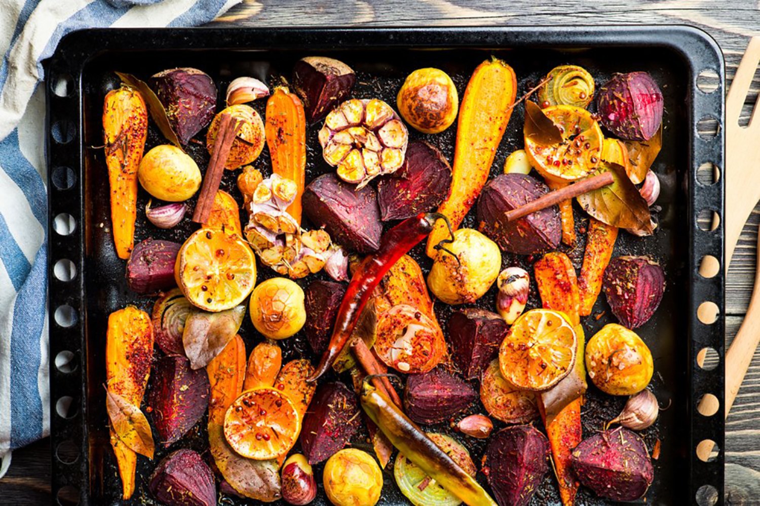 https://media-cldnry.s-nbcnews.com/image/upload/t_fit-1500w,f_auto,q_auto:best/newscms/2018_04/2301561/180122-better-roasted-vegetables-se-520p.jpg