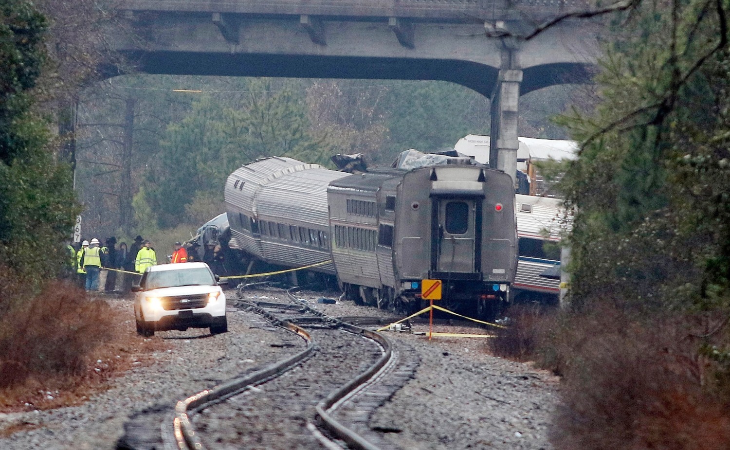 San Pablo Amtrak Crash Scatters Cars, Leaves Passengers Seeking Other  Transport Monday