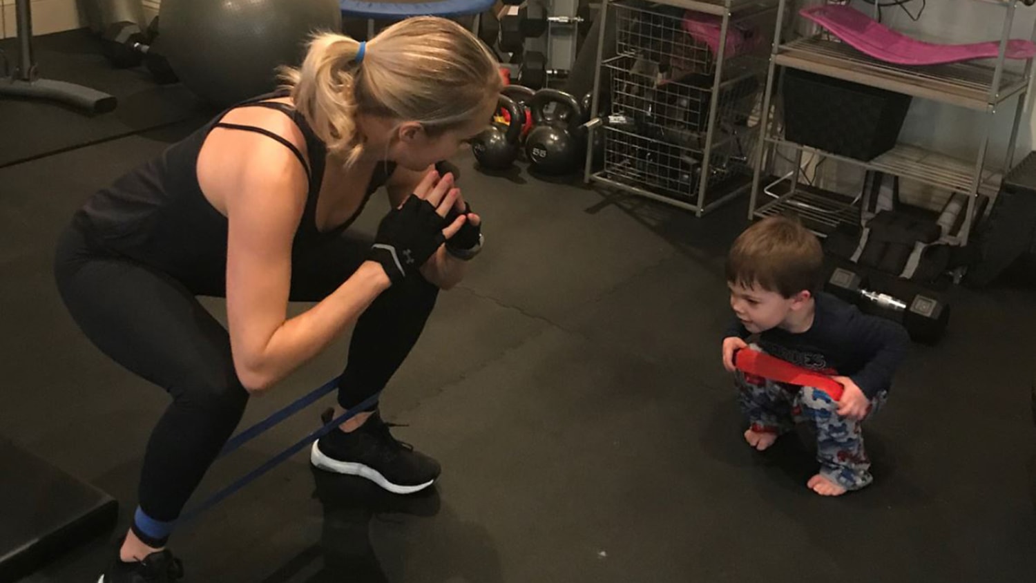Carrie Underwood shares adorable family workout photo