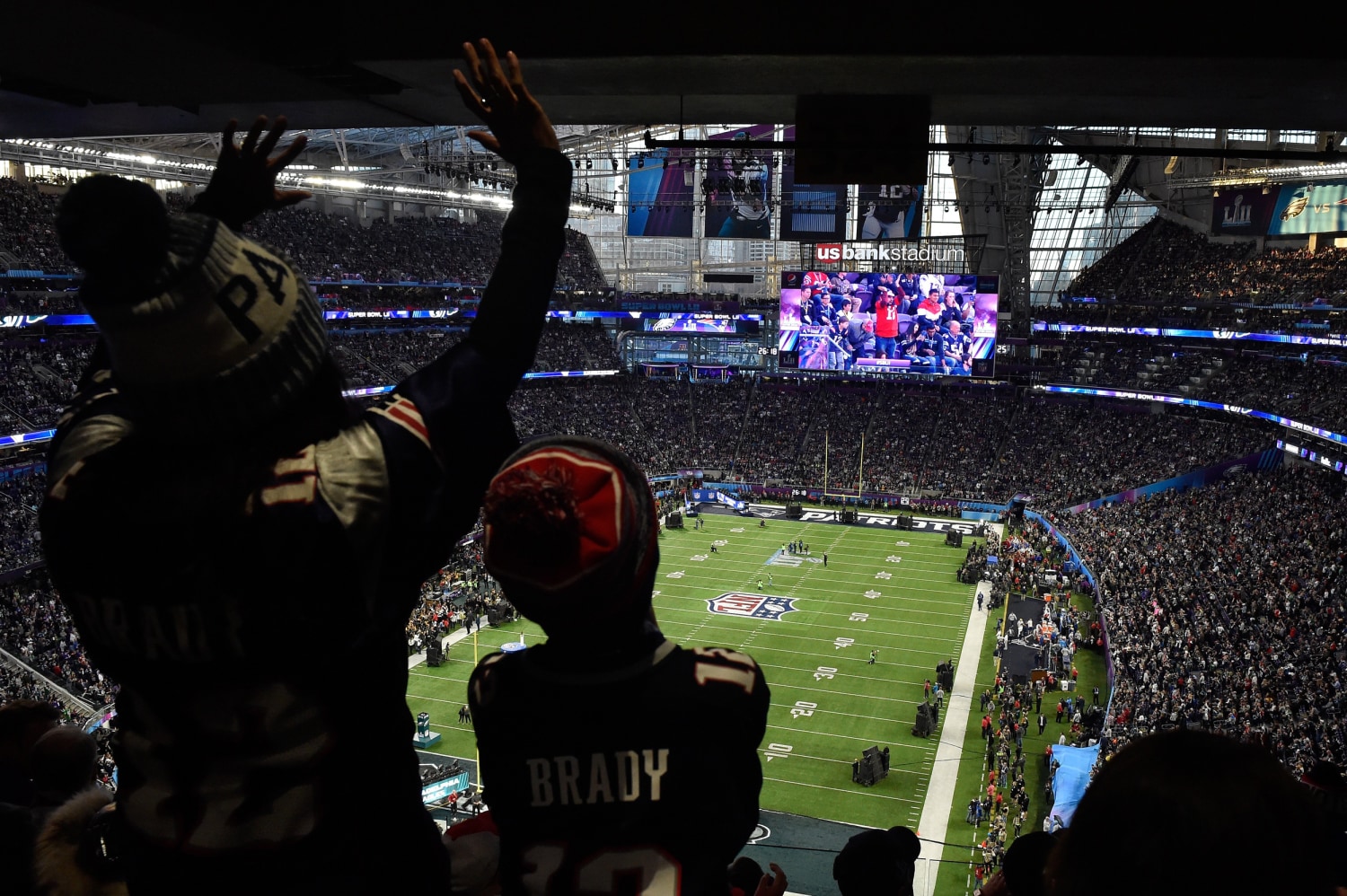 Super Bowl 2018: Rowdy Philadelphia Eagles fans run wild after 41-33 victory  over New England Patriots, The Independent