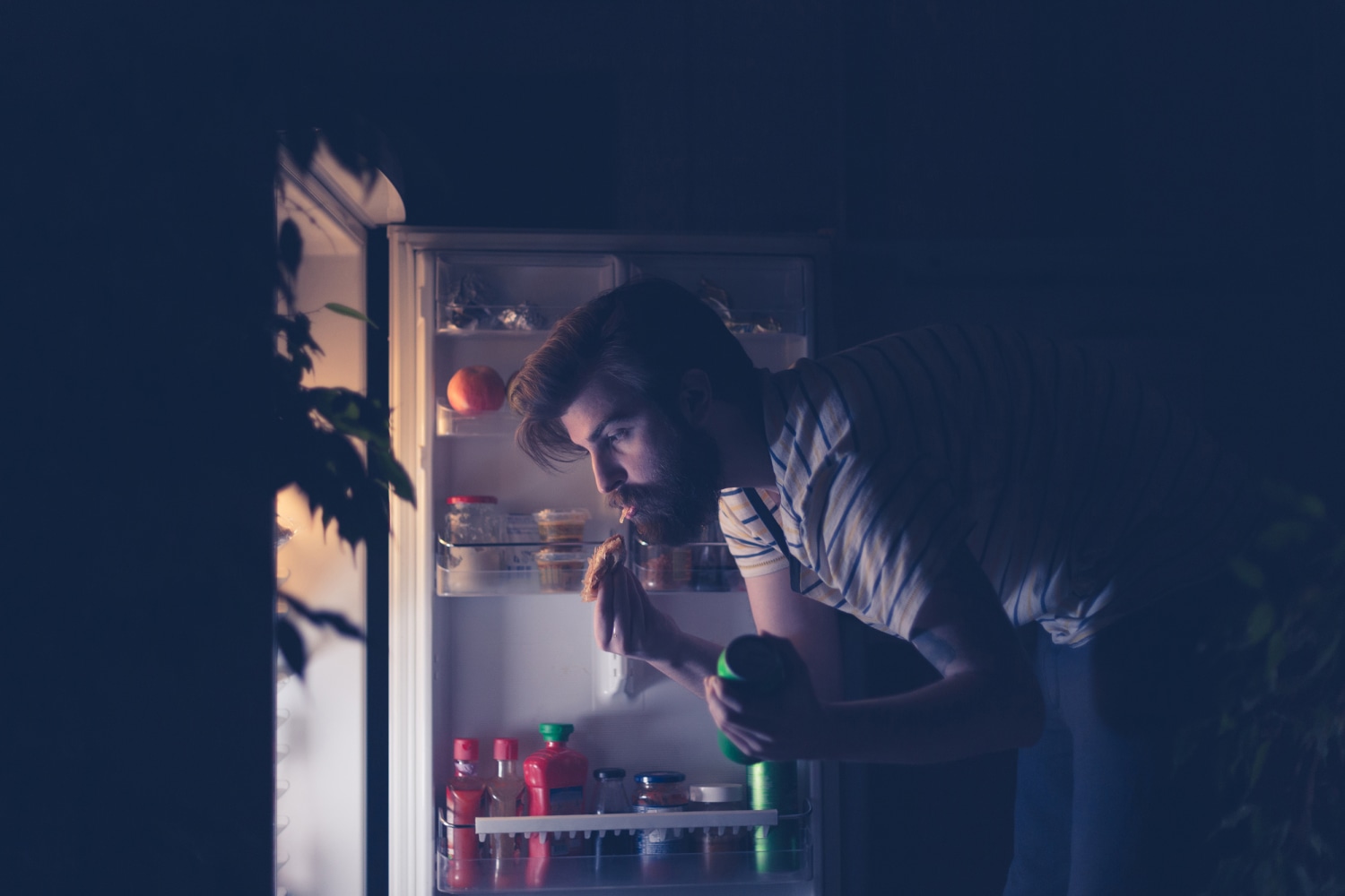 Late night snacking may be hurting your work performance the next day -  Study Finds