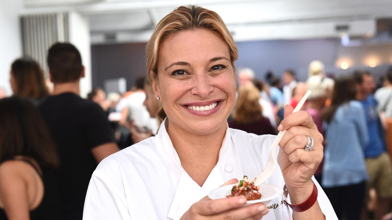 Hoda Kotb nails the viral whipped cream challenge