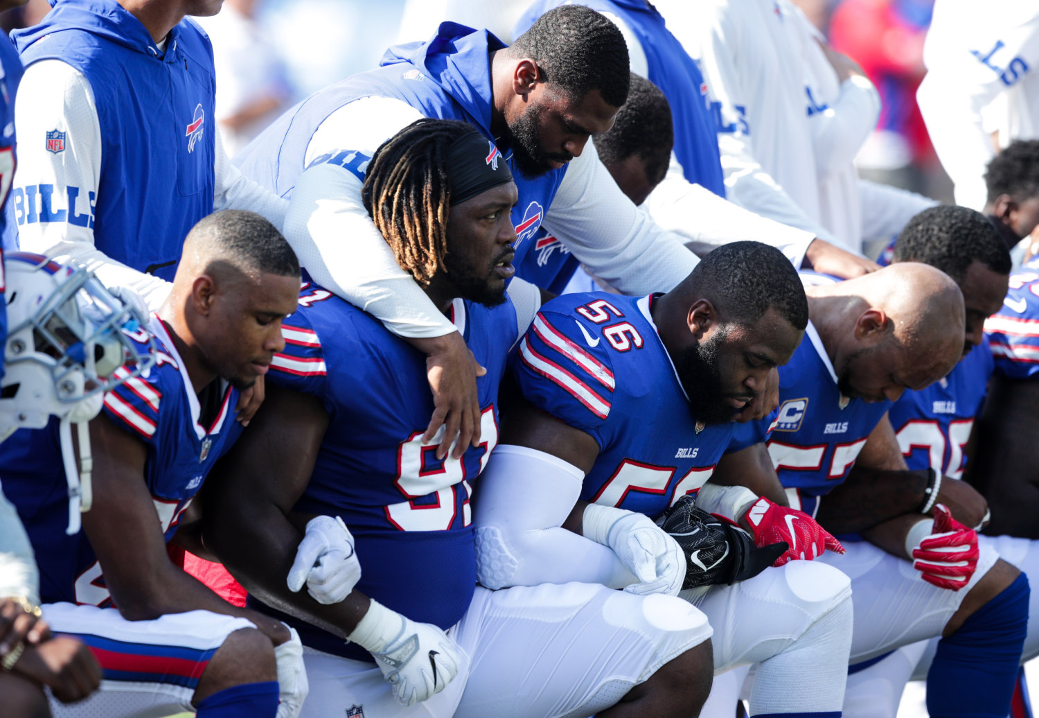 Owner Arthur Blank stands arm-in-arm with Falcons during anthem