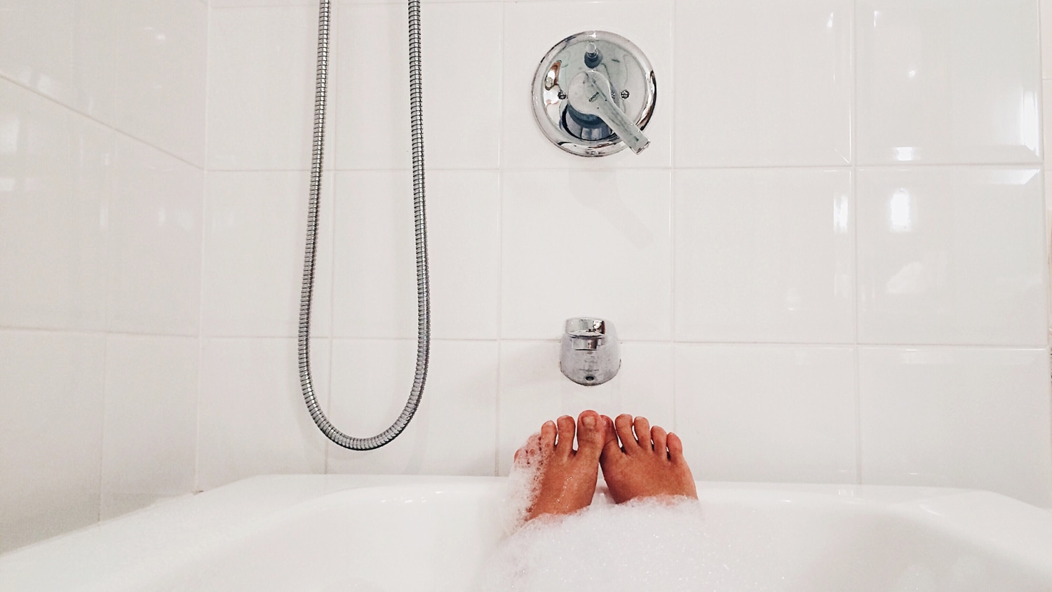 Should You Refinish Reglaze Or Replace, Reglazed Bathtub Cleaning