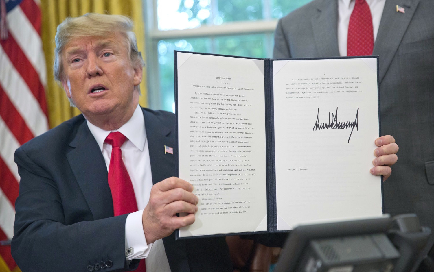 Trump signs order stopping his policy of separating families at border
