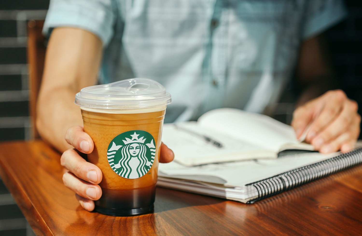 As The Anti-Plastic-Straw Trend Gains Speed, Starbucks Will Pull Plastic  Straws Worldwide