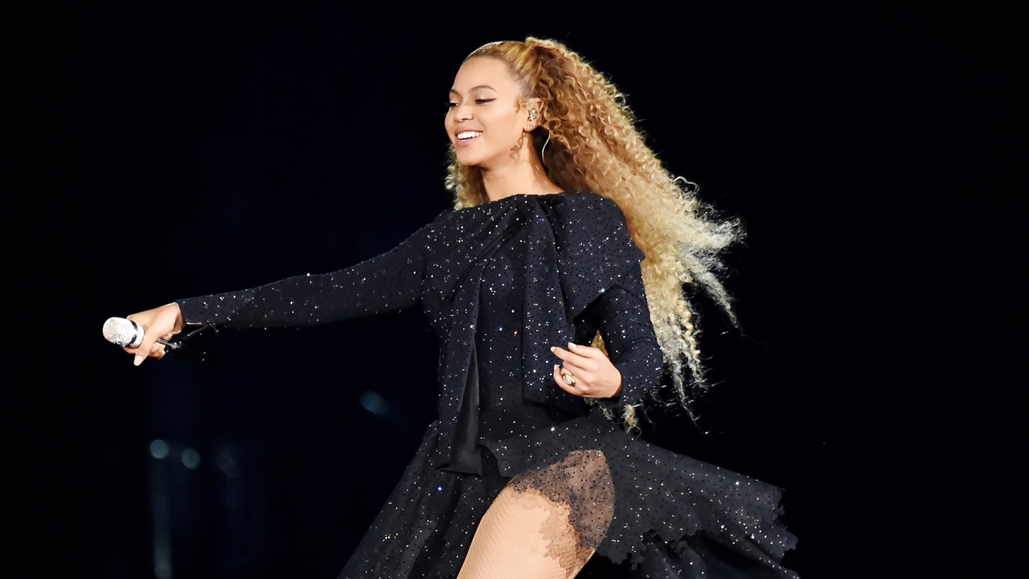 Beyonce shares rare photo of twins Rumi and Sir