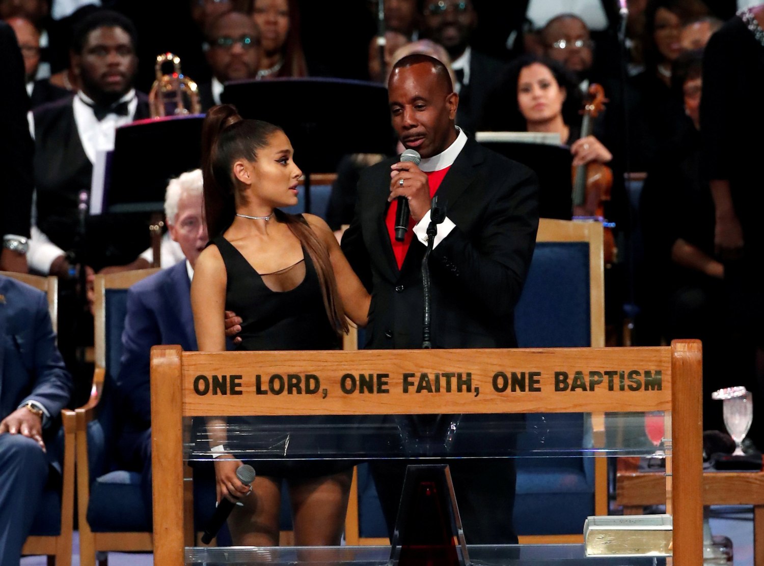 Bishop apologizes for inappropriately touching Ariana Grande at Aretha  Franklin funeral