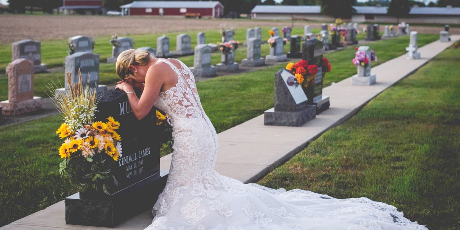 https://media-cldnry.s-nbcnews.com/image/upload/t_fit-1500w,f_auto,q_auto:best/newscms/2018_41/1375418/bride-to-be-mourns-at-fiance-grave-today-main-181010.jpg