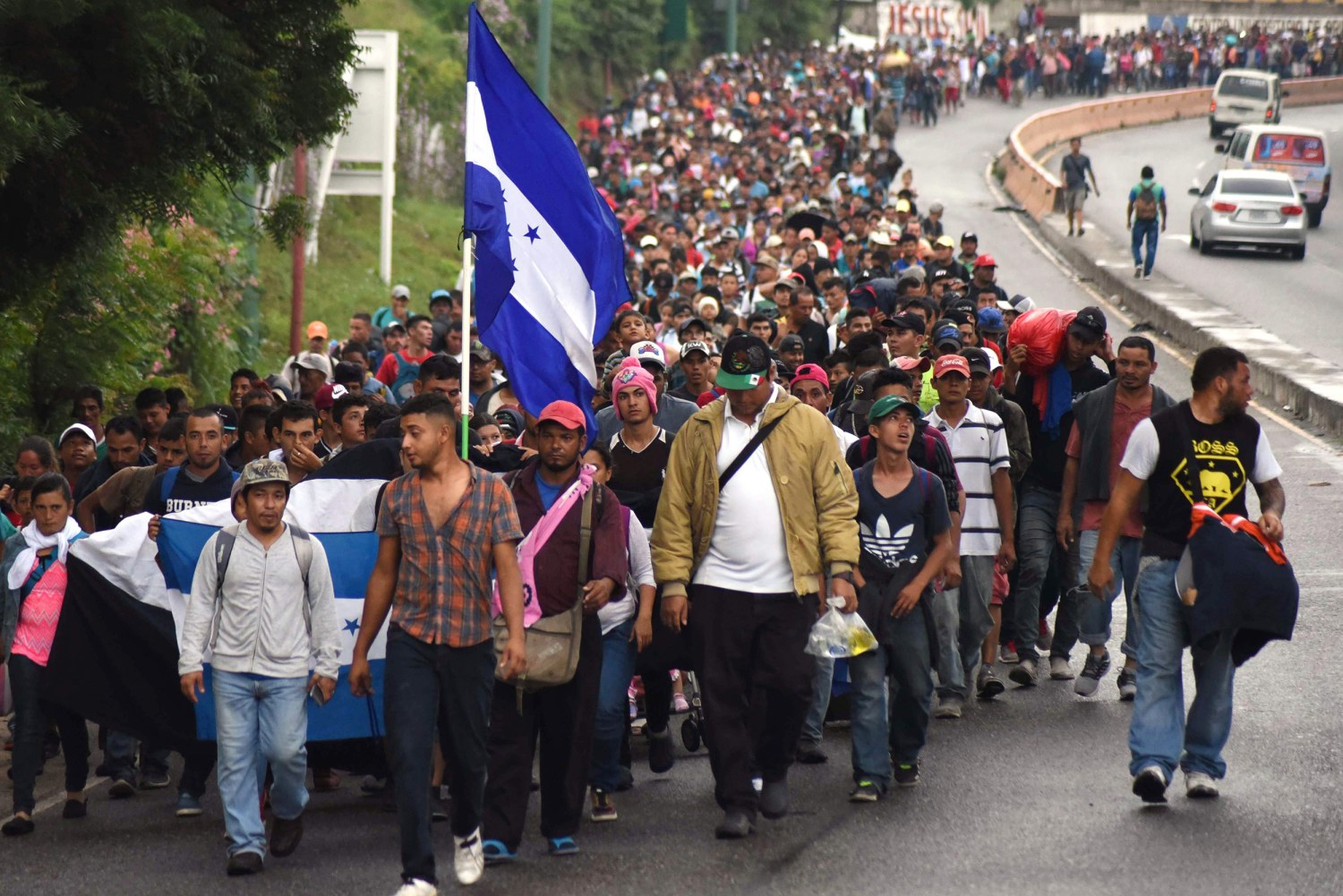 Honduran migrant caravan grows to 4 000 amid spike in U.S. border