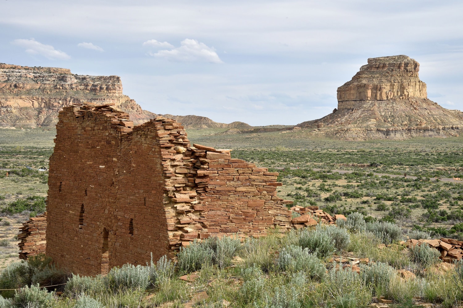 U.S. moves ahead with oil leases near sacred park