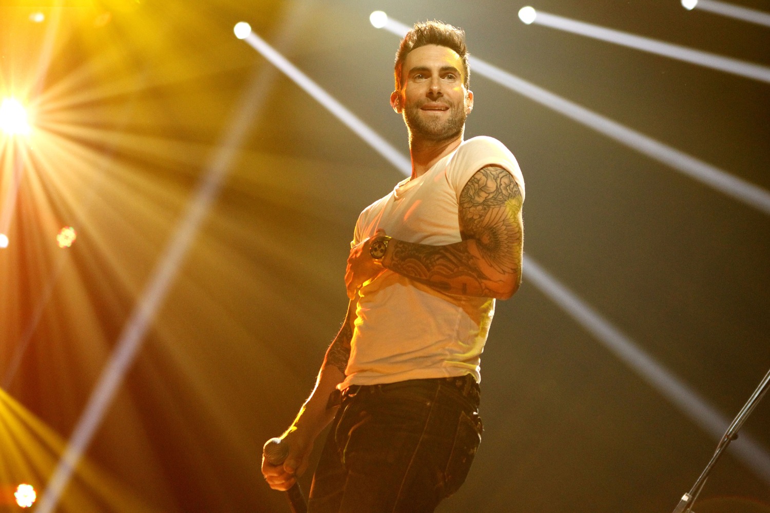 Review: Adam Levine delivers a flavorless halftime show