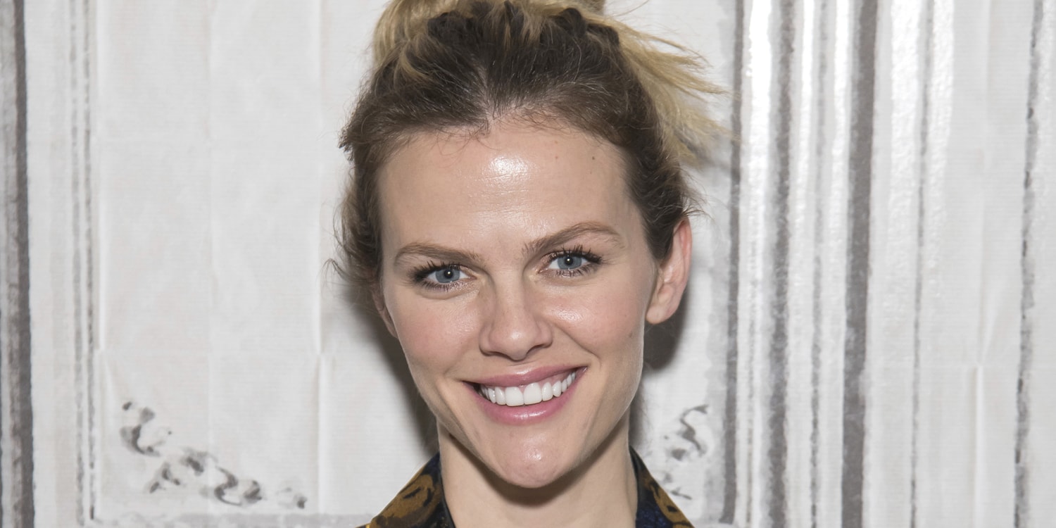 Brooklyn Decker calls out critics of her post-pregnancy body