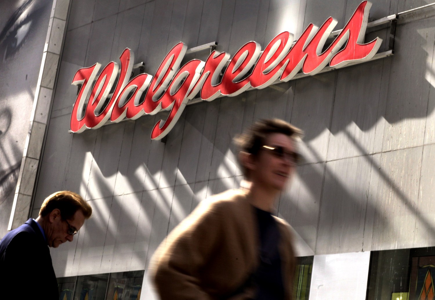 walgreens tobacco rd Walgreens to raise tobacco buying age to 21 in September amid FDA pressure
