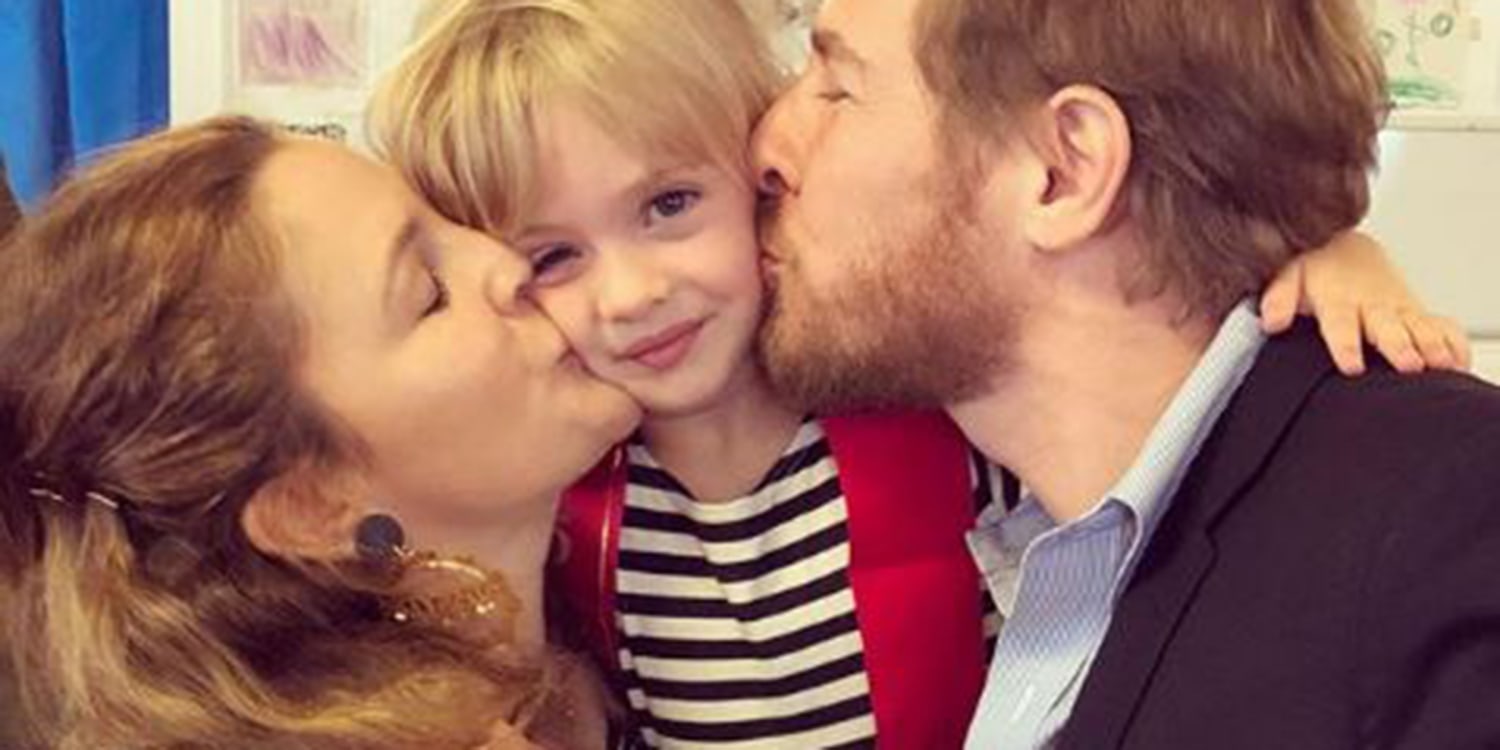 Drew Barrymore and ex-husband celebrate daughter's kindergarten graduation, image size:1500x750