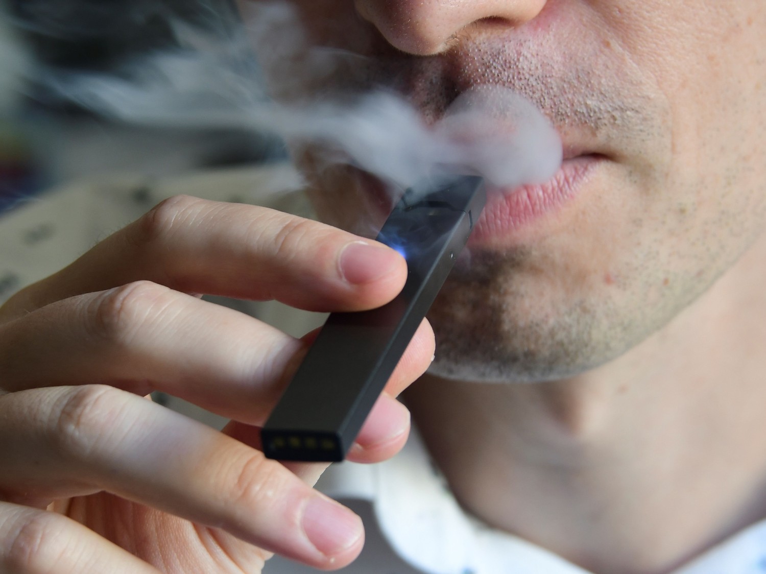 CBS WarnerMedia Viacom ban e cigarette advertisements