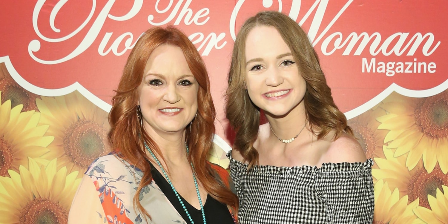 Pioneer Woman's Ree Drummond Models Her Fall Collection With Her Mom