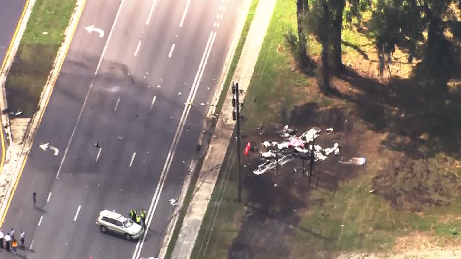 Small plane crashes along busy road in Ocala, Florida, killing at least two  people