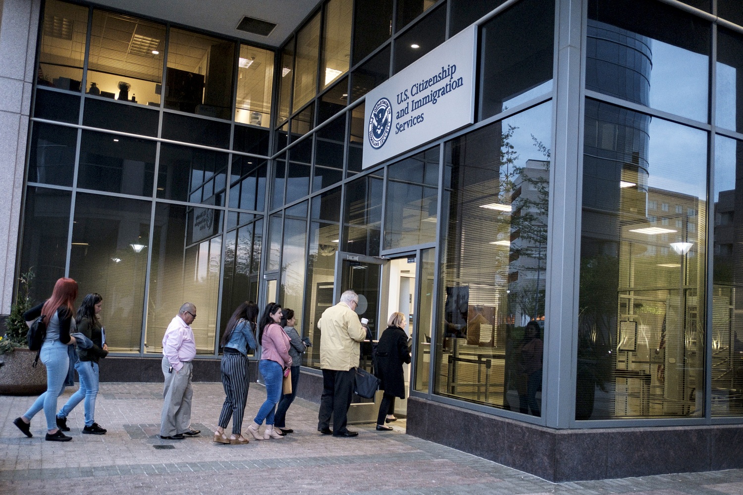 Uscis Fairfax Va Oath Ceremony Schedule 2022 Cost For Foreign Investors To Buy Green Card To Grow From $500,000 To  $900,000